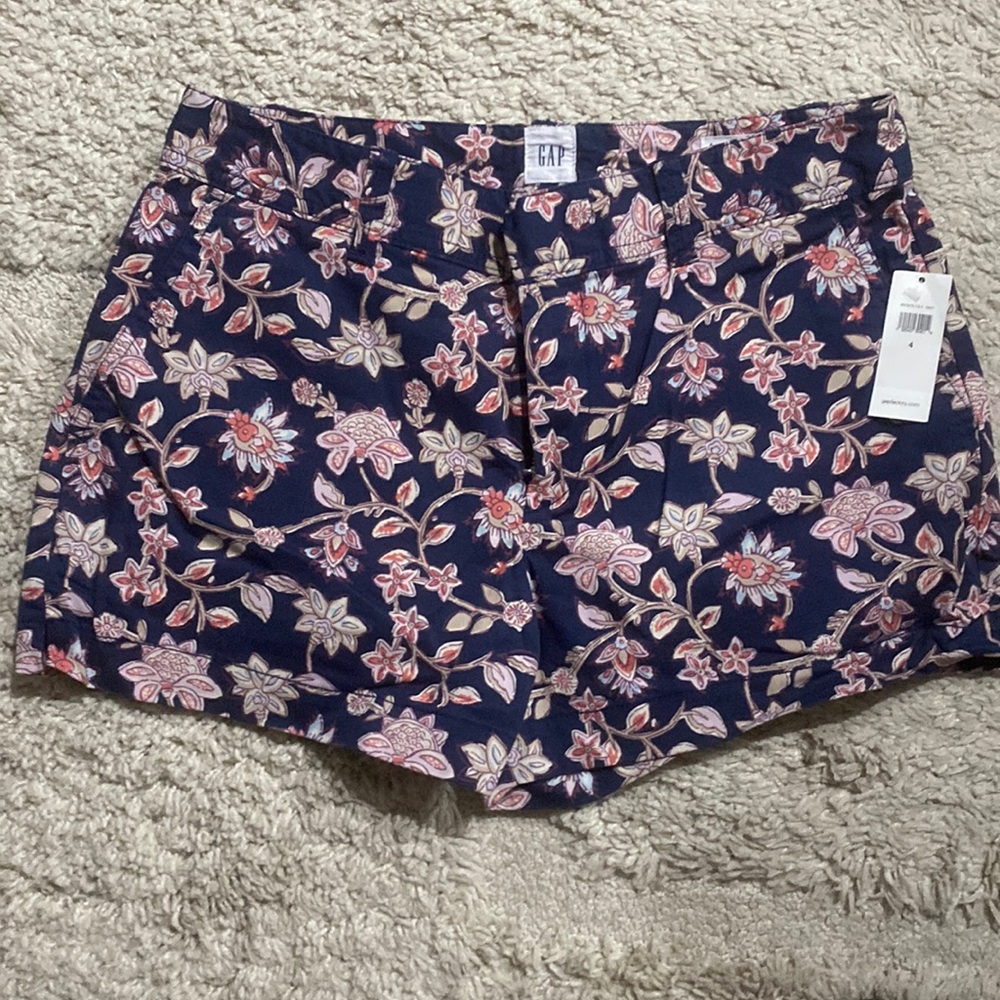 New with Tags size 4 womens blue floral shorts